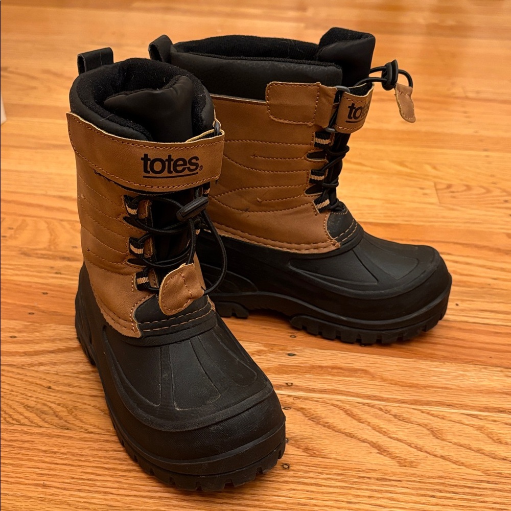 Totes Black and Tan Snow Boots
